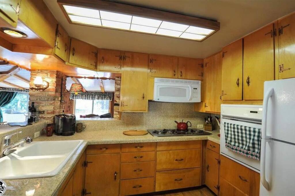 Cabin In Town & Lake Access * Twain Harte